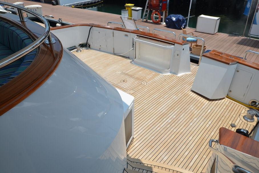yacht Moon Sand