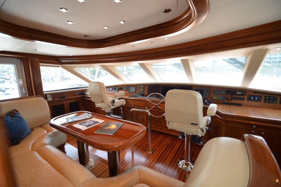 yacht Moon Sand
