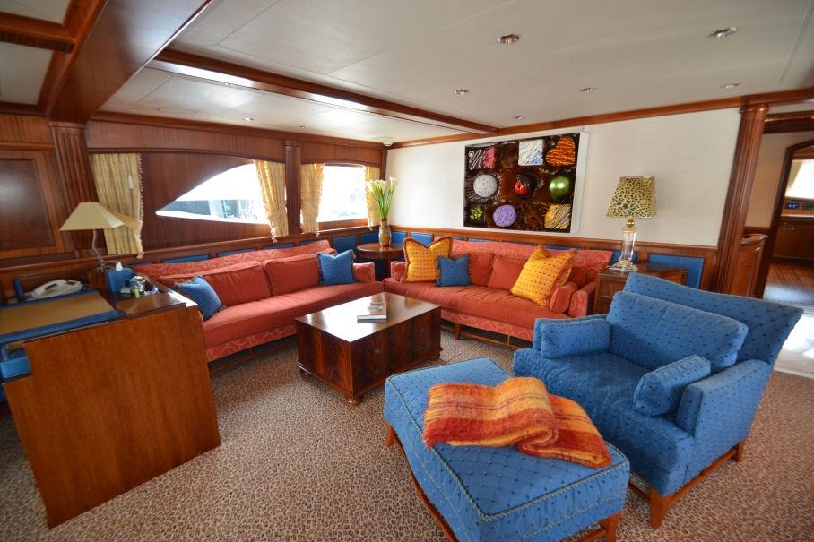 yacht Moon Sand