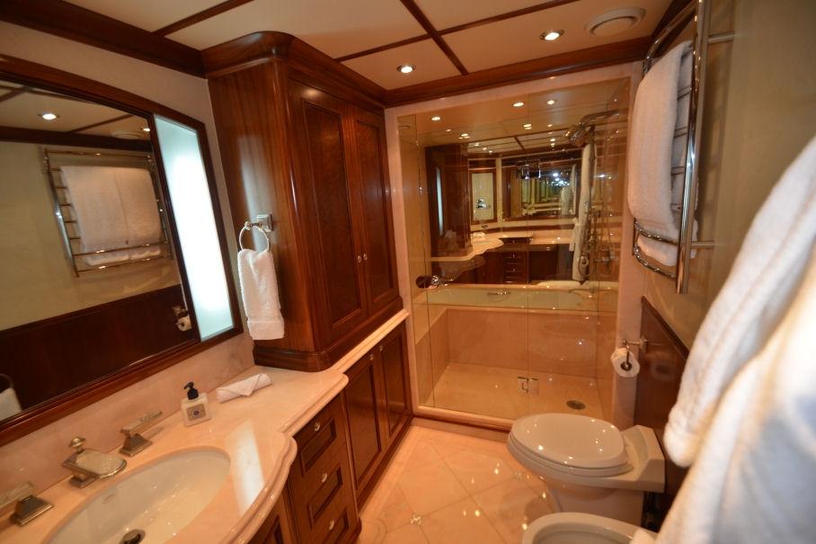 yacht Moon Sand