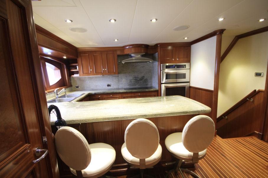 yacht Moon Sand