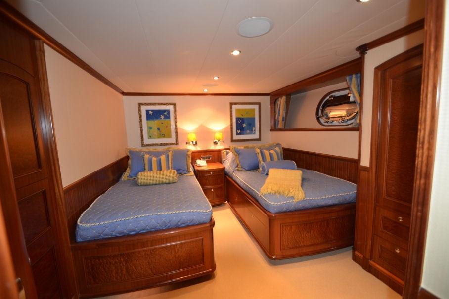 yacht Moon Sand