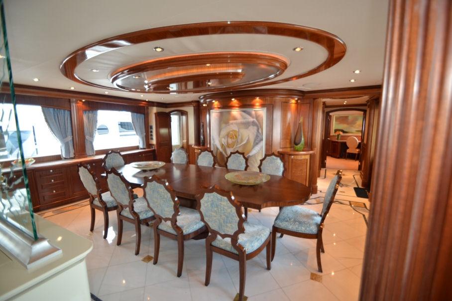 yacht Moon Sand