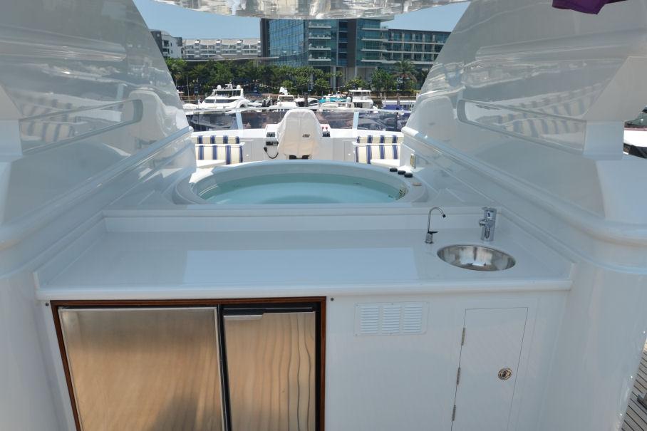 yacht Moon Sand