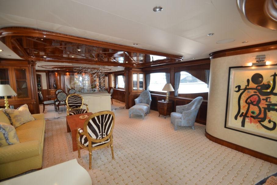yacht Moon Sand