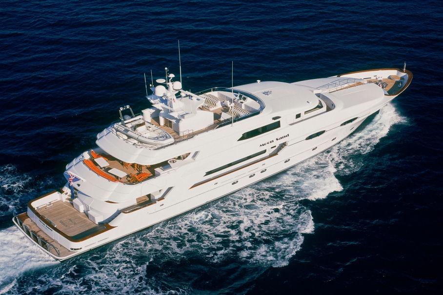 yacht Moon Sand