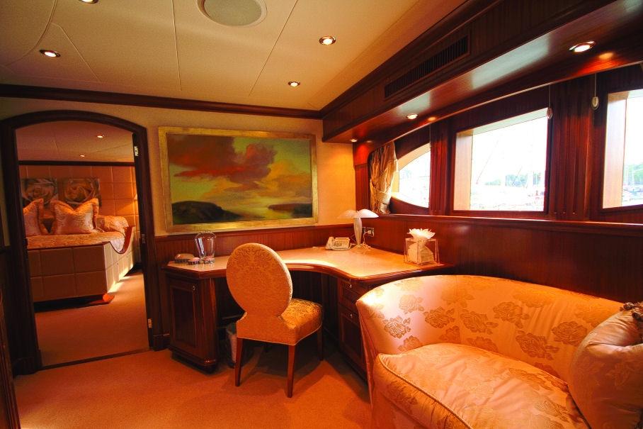 yacht Moon Sand