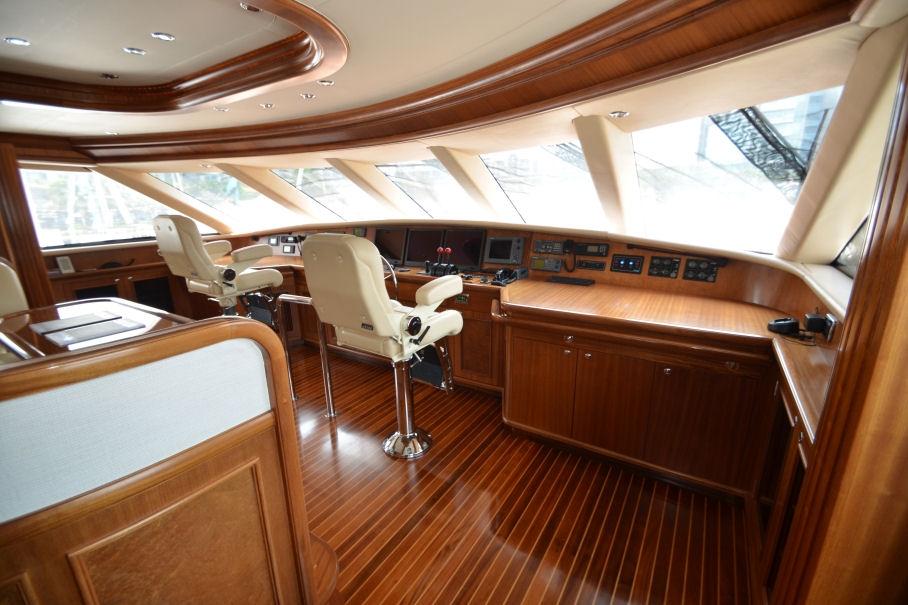 yacht Moon Sand