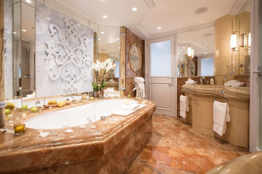 yacht Mosaique