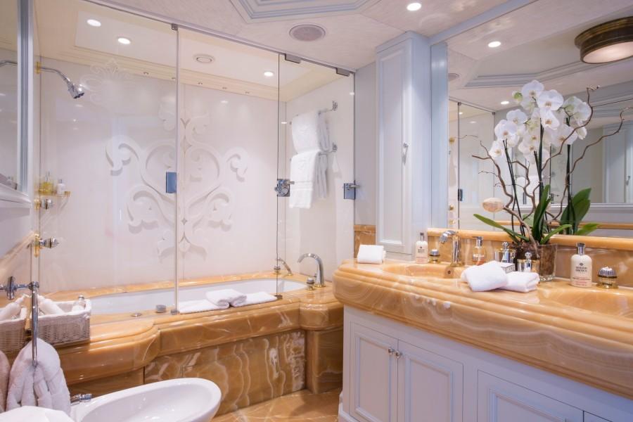 yacht Mosaique