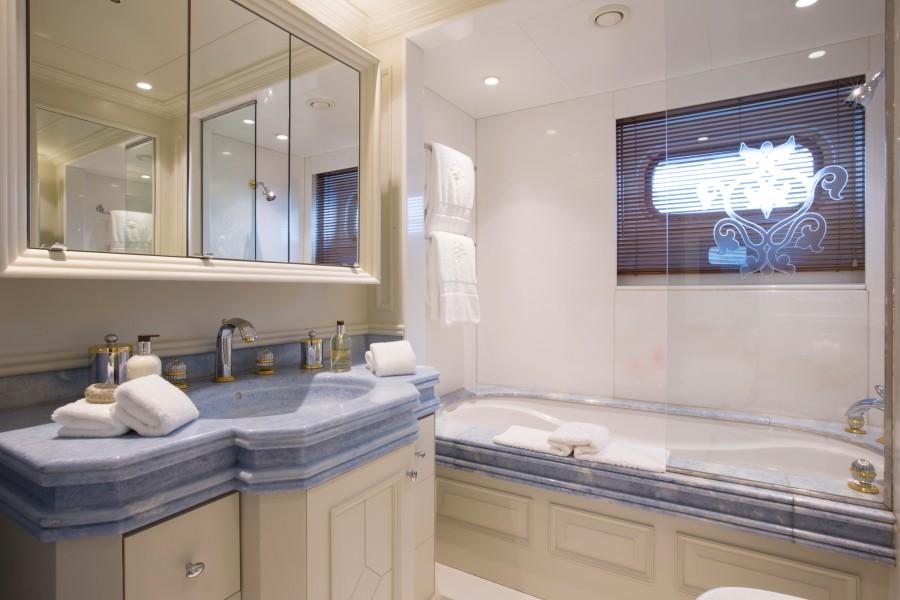 yacht Mosaique
