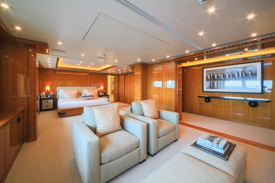 yacht AHS