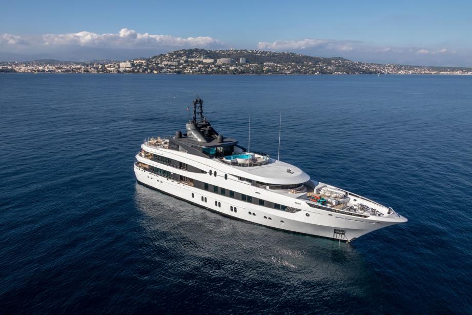 yacht AHS
