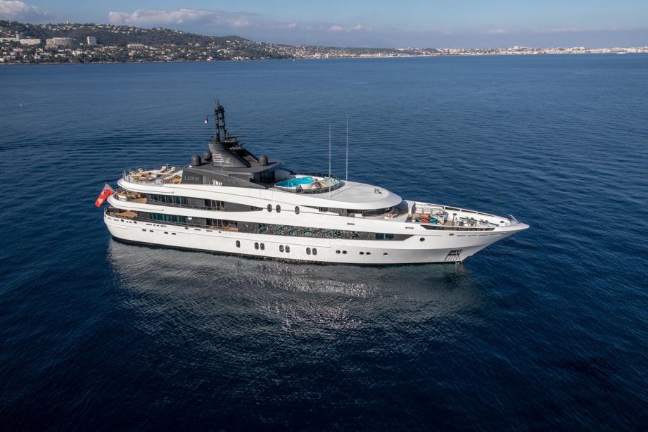yacht AHS