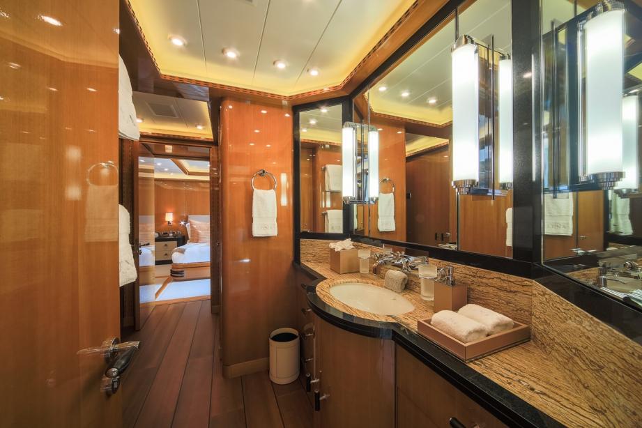 yacht AHS