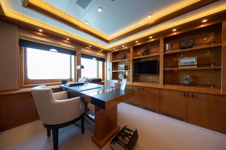 yacht AHS