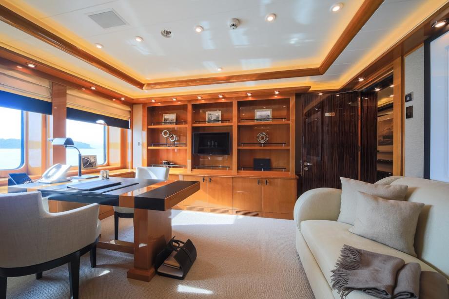 yacht AHS