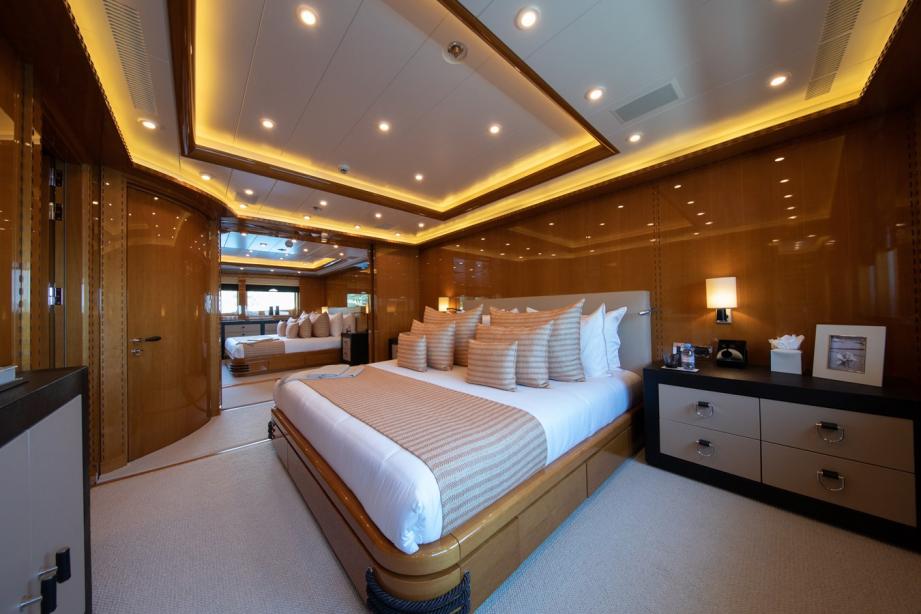 yacht AHS