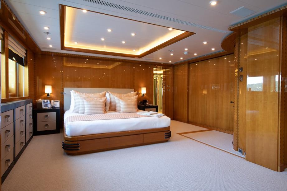 yacht AHS