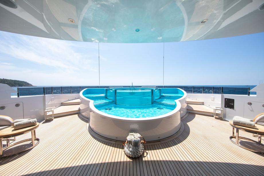 yacht AHS