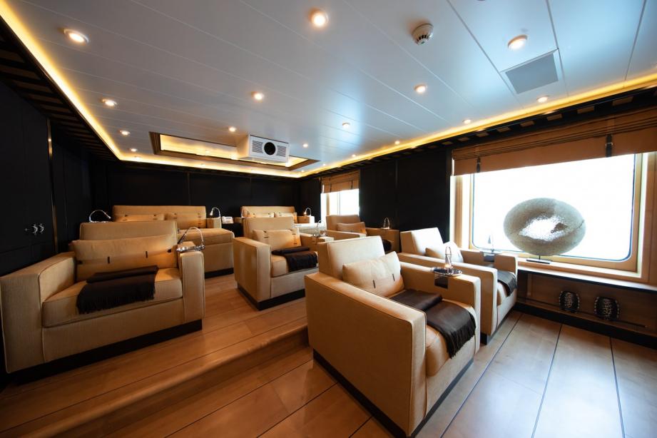 yacht AHS