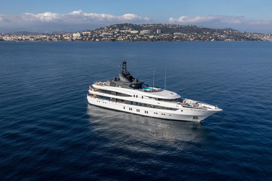 yacht AHS