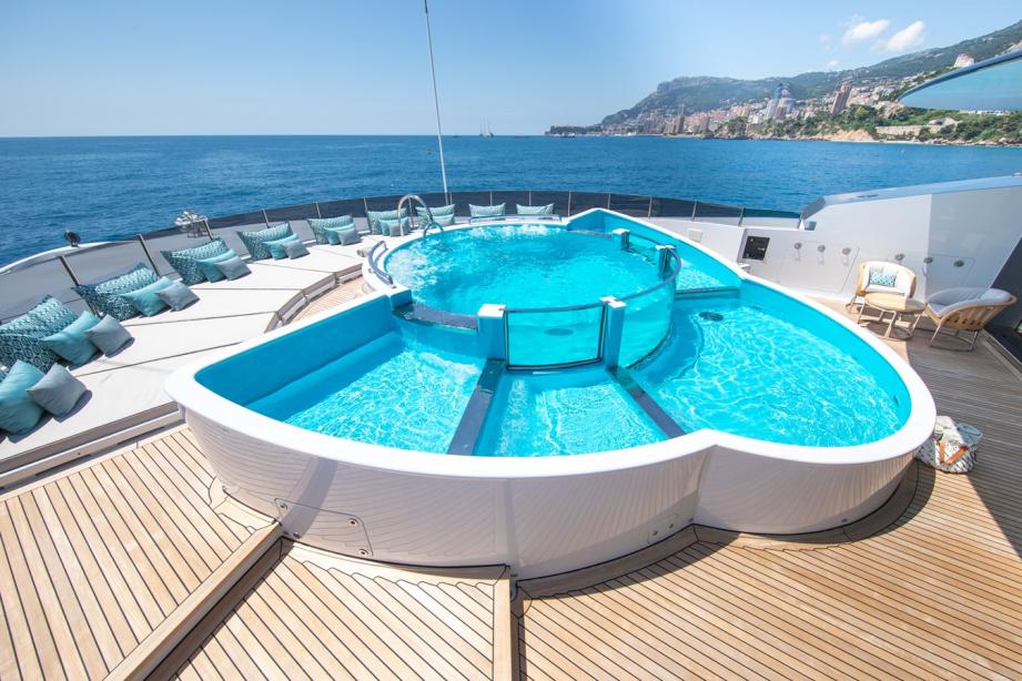 yacht AHS