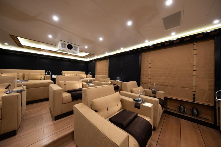 yacht AHS