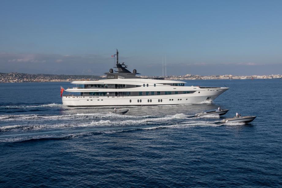 yacht AHS