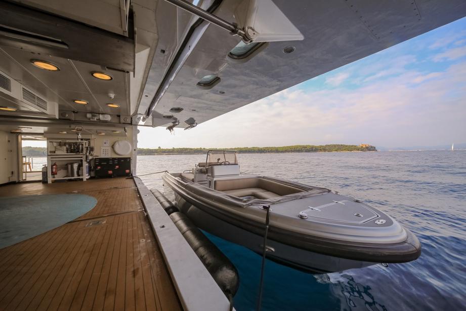 yacht AHS