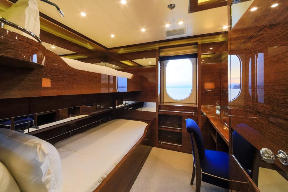 yacht AHS