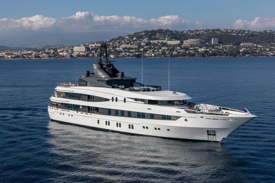 yacht AHS