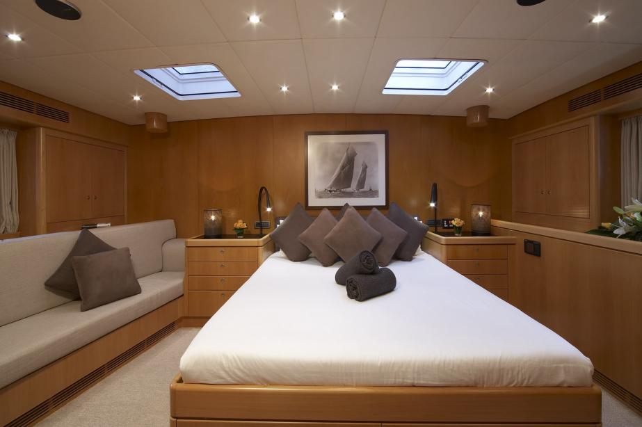 yacht Nephele