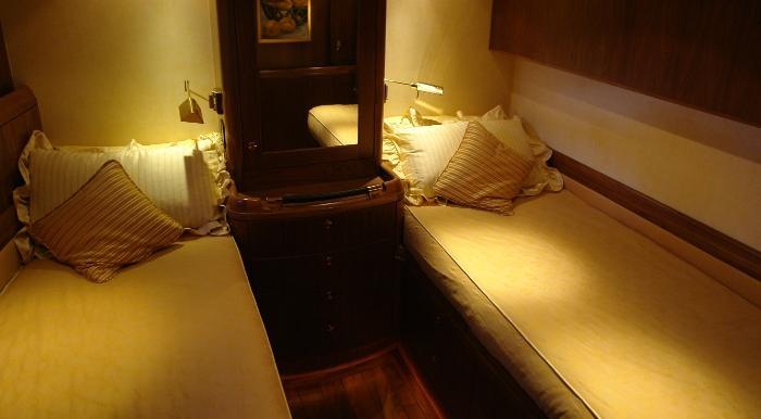 yacht Adesa