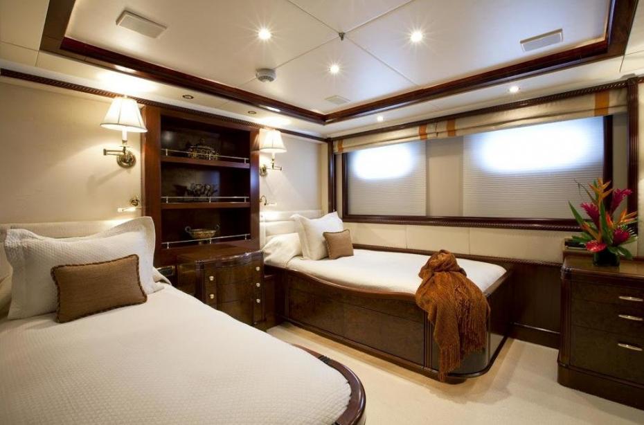 yacht Bella