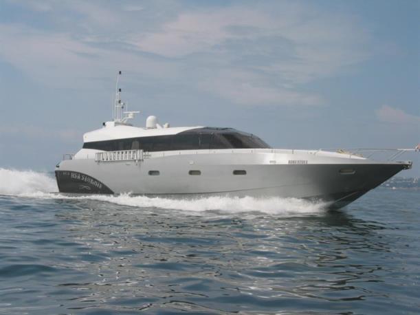 yacht Oci Ciornie