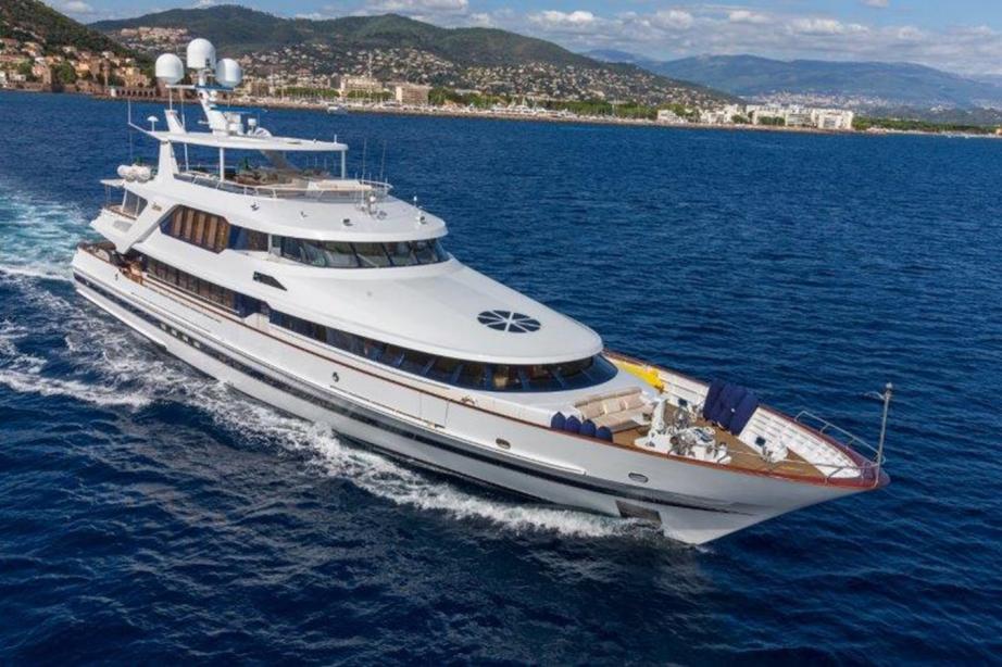 yacht Lucy III